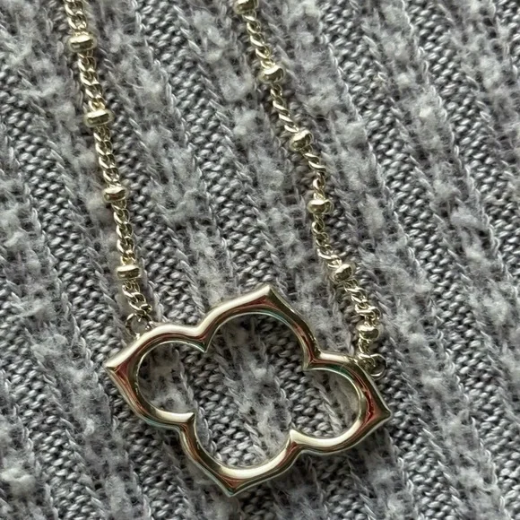 Vintage Stella & Dot signed silver tone rhinestone embedded clover necklace - Picture 6 of 7